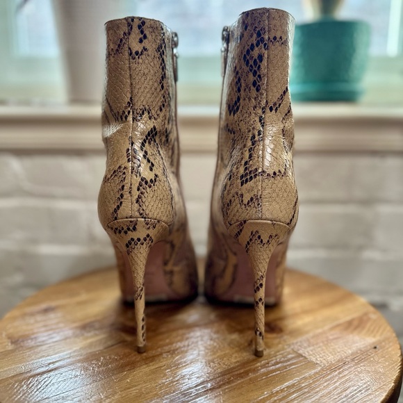 Schutz boots - Picture 3 of 11